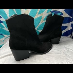 Suede Black Boots!